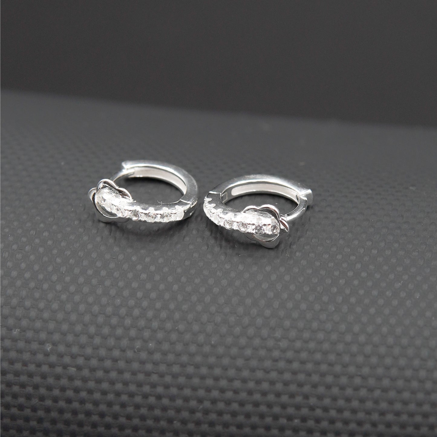 Hugguies flor con circonia plata .925